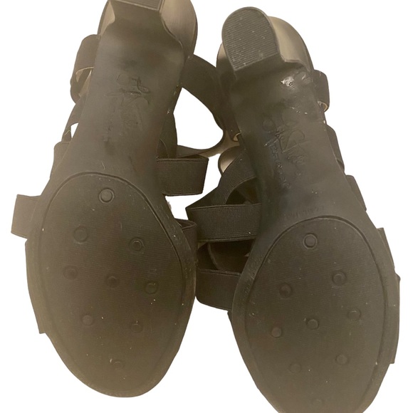 Black strapped heels NWOT - Picture 6 of 8